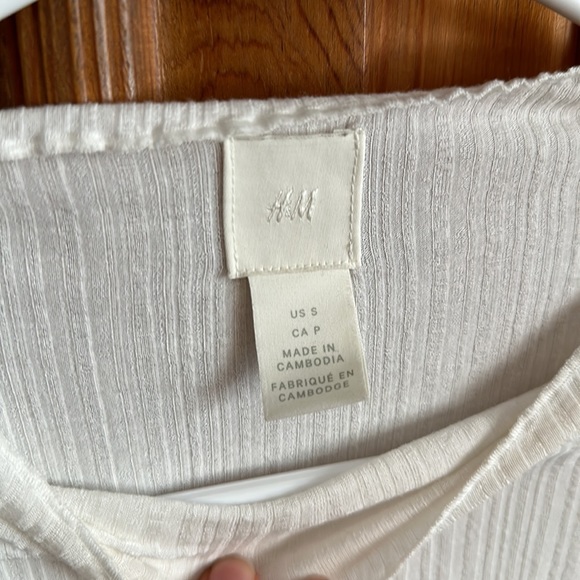 H&M long sleeve - Picture 2 of 5